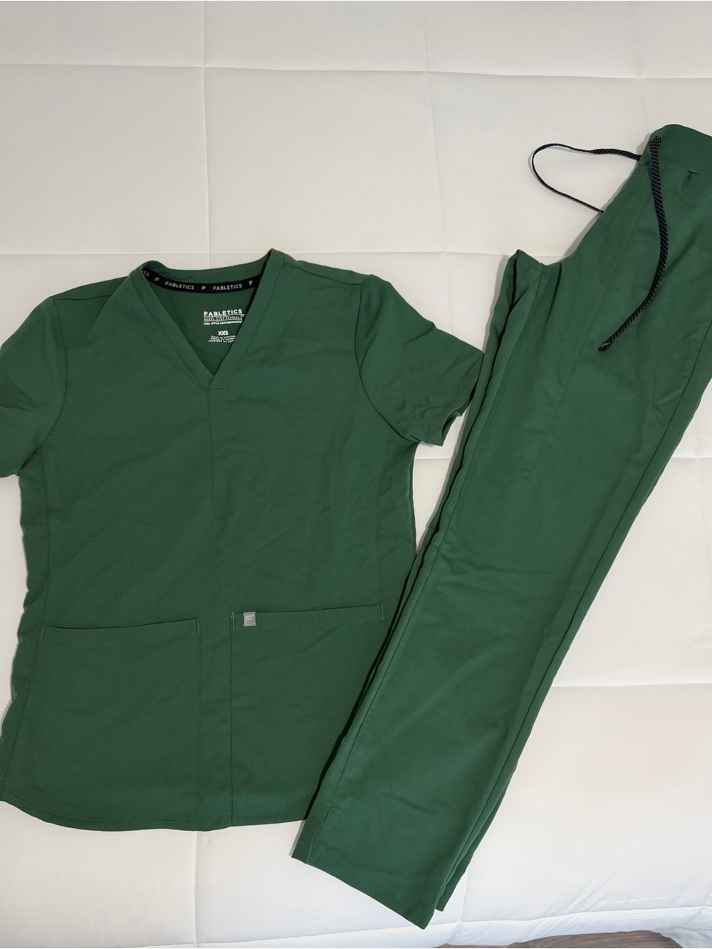 Fabletics Women’s HUNTER Green Scrub Top (2 Pocket) and Ion Scrub Pants